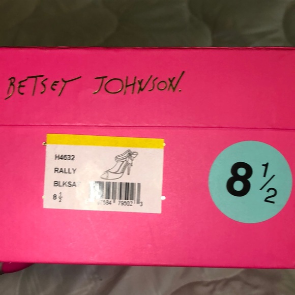 Shoes - Picture 4 of 4